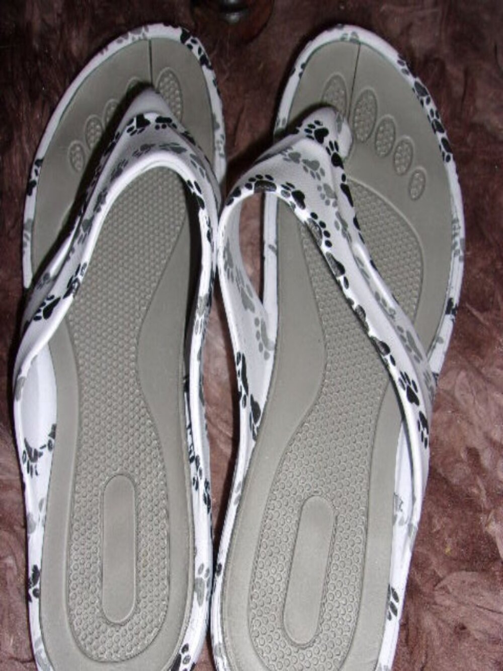 Paw print white flip flops Size 8